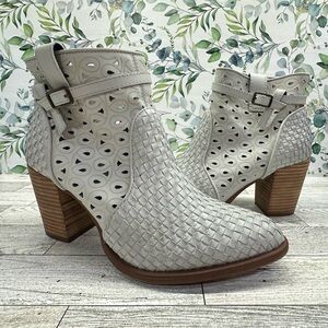 Dingo Woman’s Be Famous Boot Size 9.5